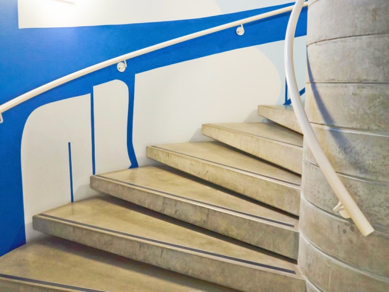 Lucidatura di aree curve o irregolari del pavimento