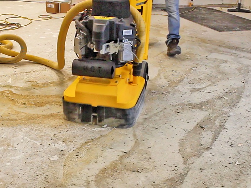 Quale velocità dovrei usare per la levigatura del calcestruzzo?