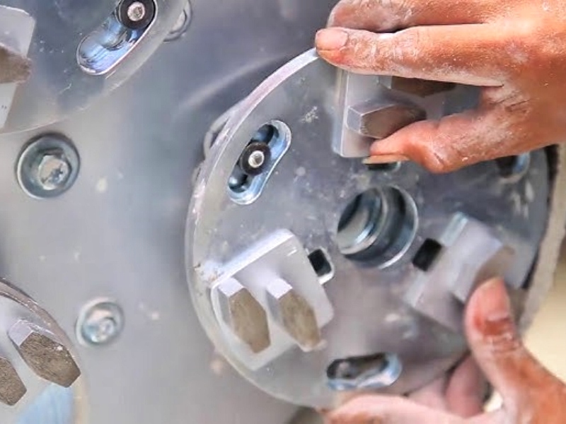 Risoluzione dei problemi di separazione dei legami negli utensili diamantati