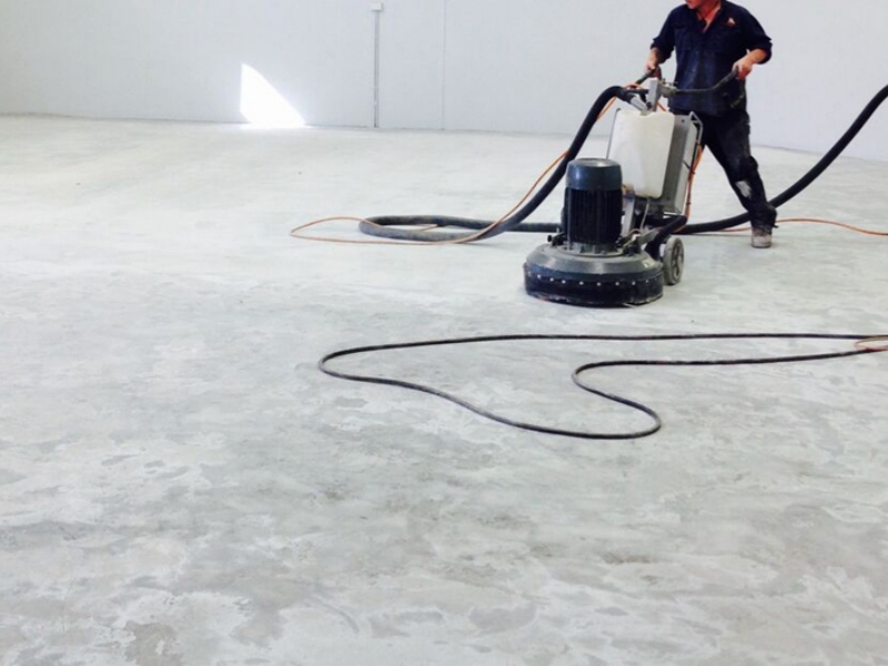 Come colmare il divario tra levigatura e lucidatura con i tamponi di transizione