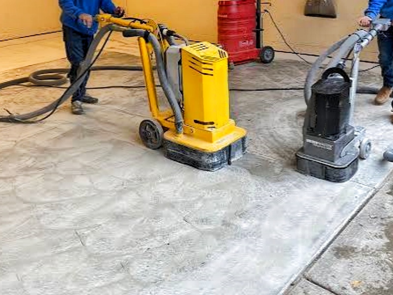 Perché ci sono segni di bruciatura sul calcestruzzo dopo la levigatura?