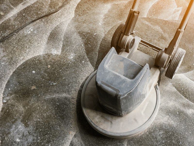 Una guida ai tamponi diamantati per lucidatura in resina per pavimenti in cemento
        